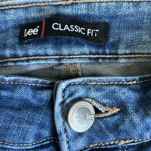 Lee Women’s Classic Fit Jeans Pre-loved and good condition - Picture 3 of 10